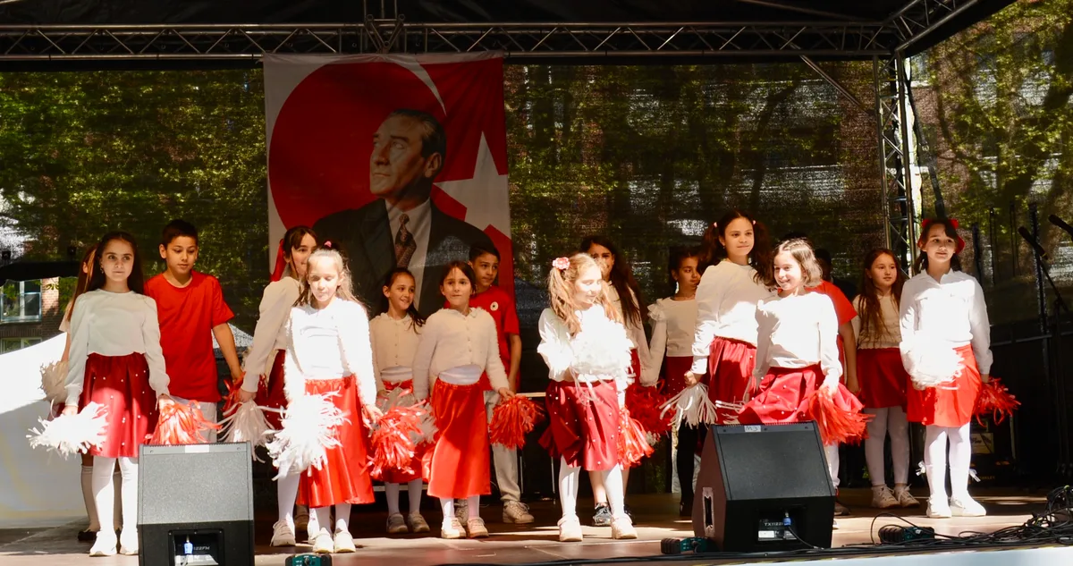 Hamburg’da 23 Nisan Coşkusu Yaşandı