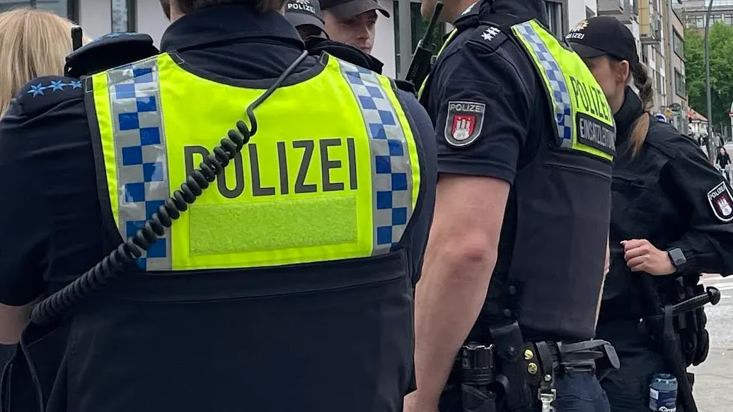 Hamburg Merkez Tren Garı’nda Bıçaklı Saldırı: 18 Yaralı