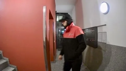 Hamburg Polisi Elektronik Mağazası Soyguncusunu Arıyor!