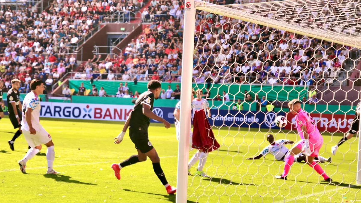 St. Pauli penaltılarla turu geçti