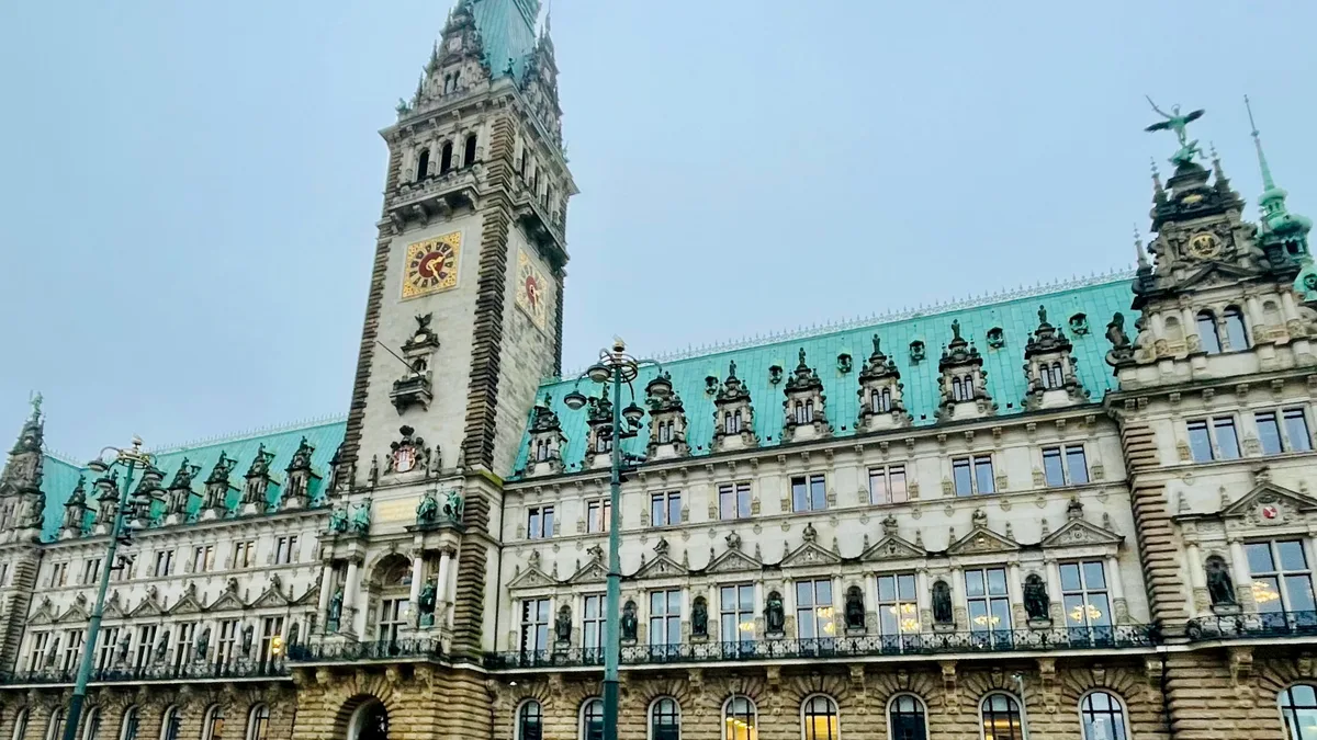 ‘Pflegen & Wohnen Hamburg’ Kamu Yönetimine Devredildi