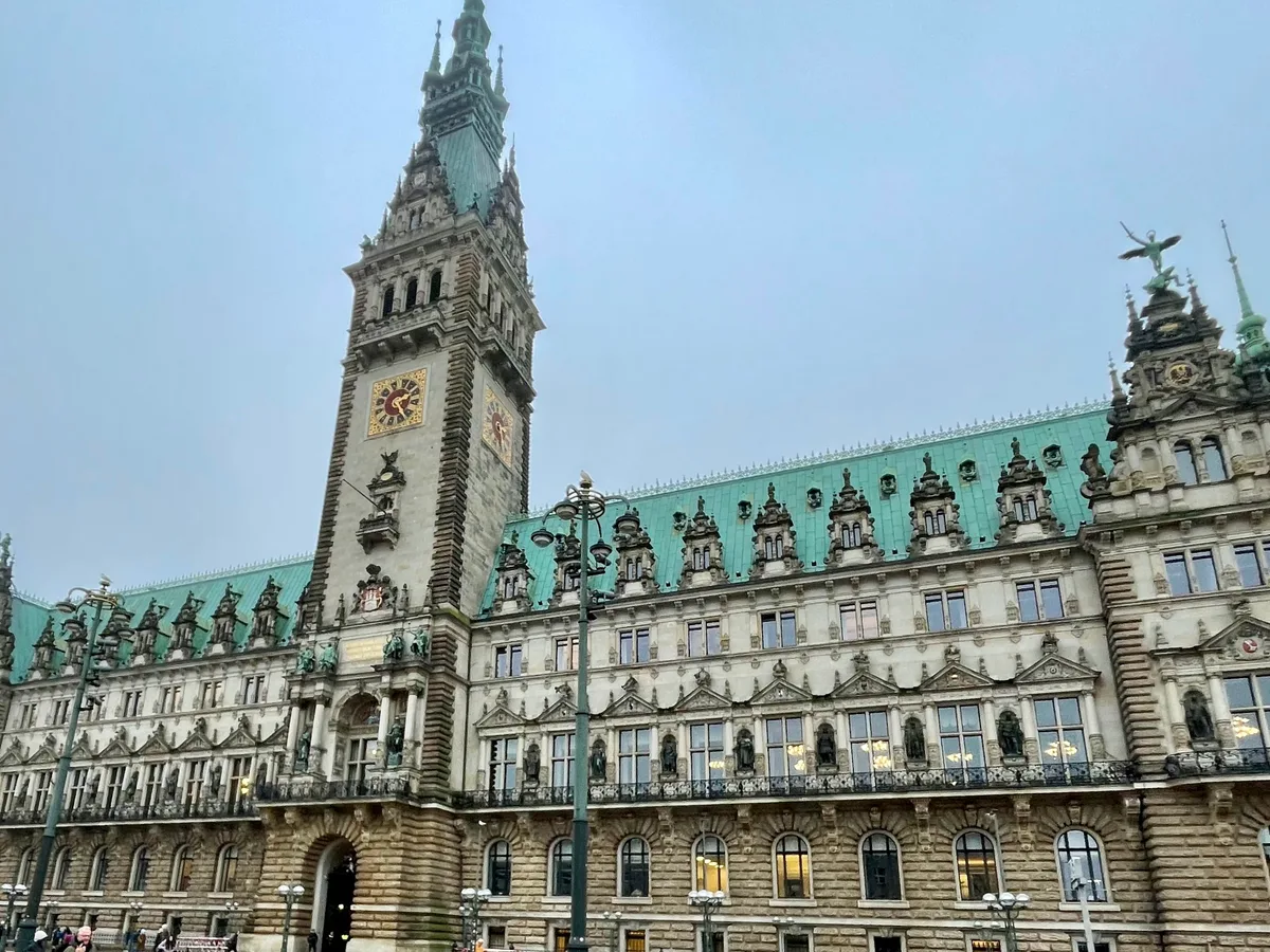 Hamburg Kamu Görevlilerine Anayasa Kontrolü Başlatıyor