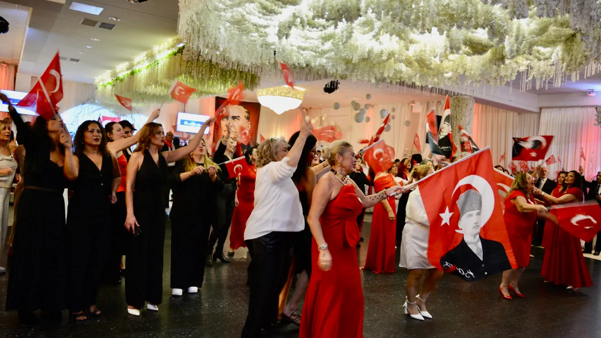 Hamburg’da Cumhuriyetin 102. Yılı Gurur ve Coşkuyla Kutlandı