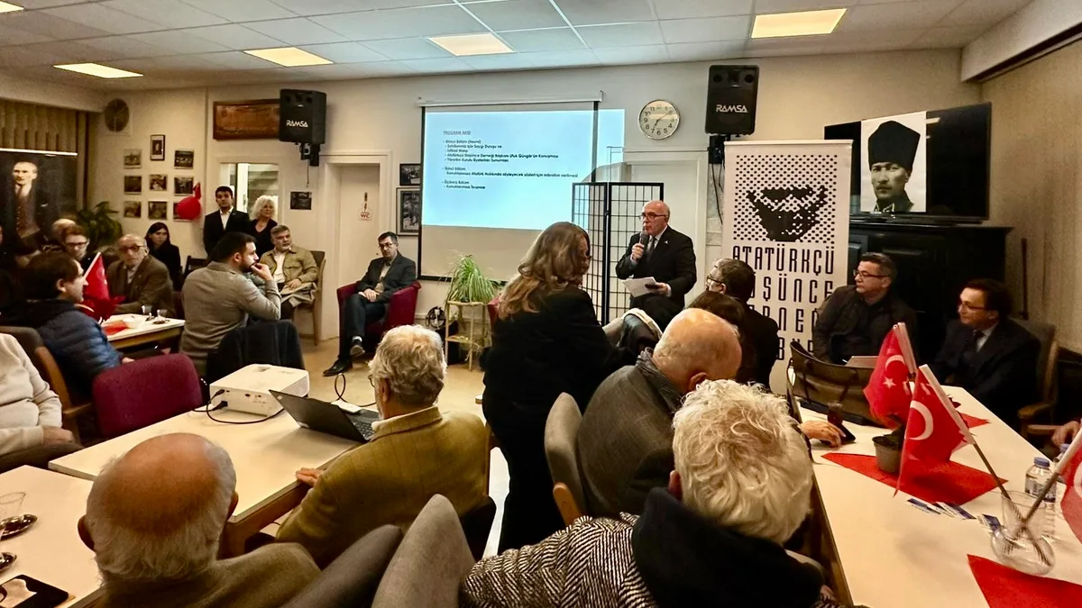 Hamburg’da Atatürk Saygıyla Anıldı