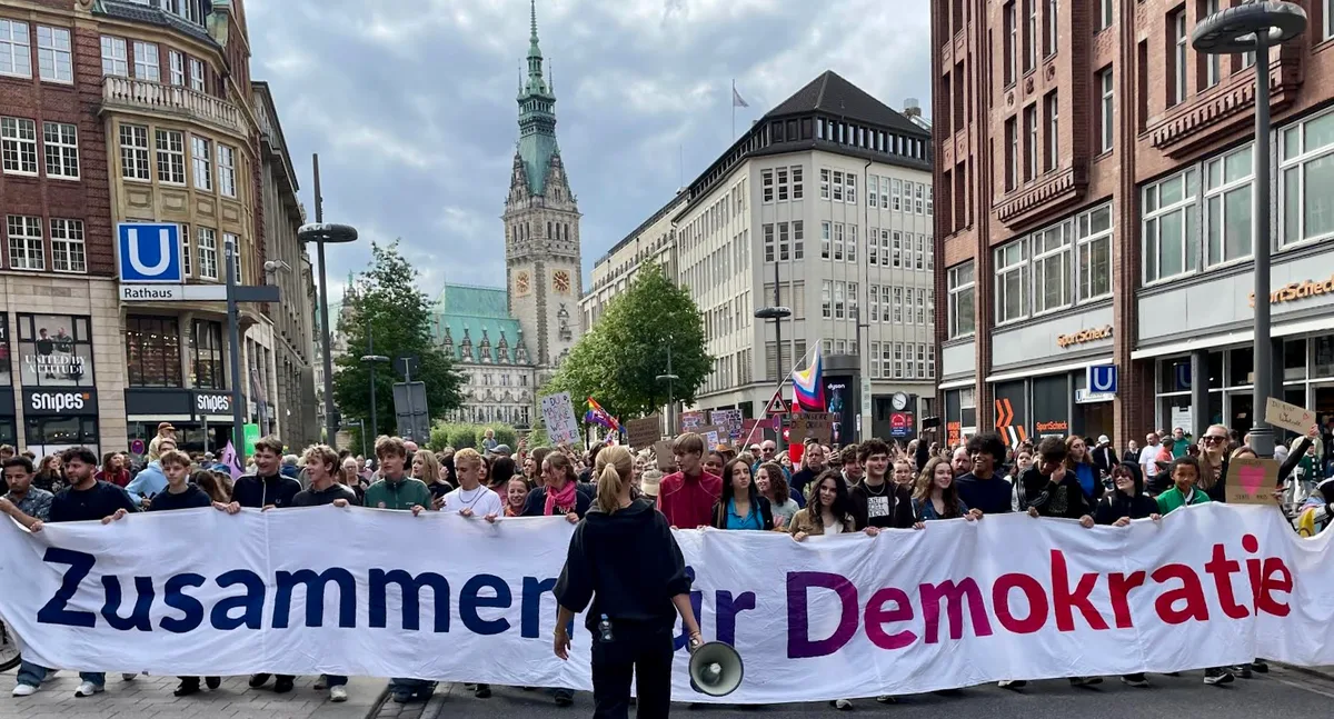 Hamburg’da Faşizme ve AfD’ye Karşı Büyük Gösteri