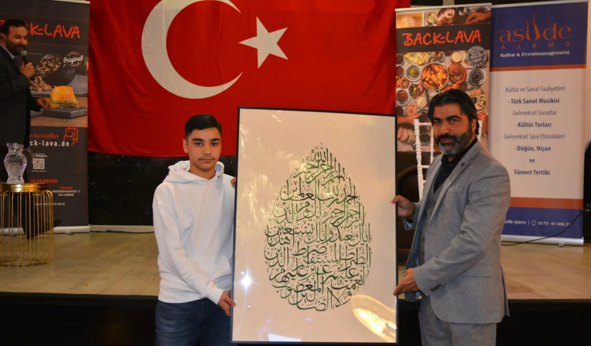 004-1-1536x901-1-1024x601 Eğitimci Yazar Alişan Kapaklıkaya  Hamburg’da Gönüllere su serpti