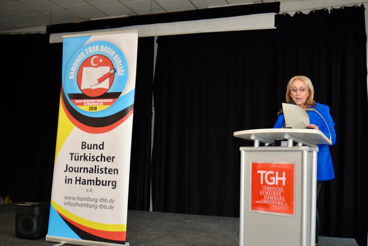 480751338_9911654458867238_7534624621218477926_n-4-1024x684 HAMBURG SEÇİMLERİNE ADAY OLAN KADINLAR ZORLUKLARA RAĞMEN SİYASETTE YER ALIYOR
