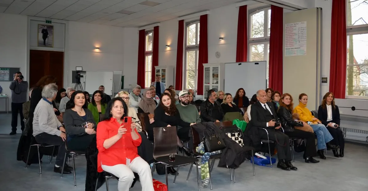 480915722_9911654392200578_2002354502868947911_n-1024x533 HAMBURG SEÇİMLERİNE ADAY OLAN KADINLAR ZORLUKLARA RAĞMEN SİYASETTE YER ALIYOR