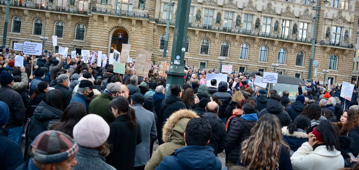Protest in Hamburg gegen Massaker an Aleviten in Syrien