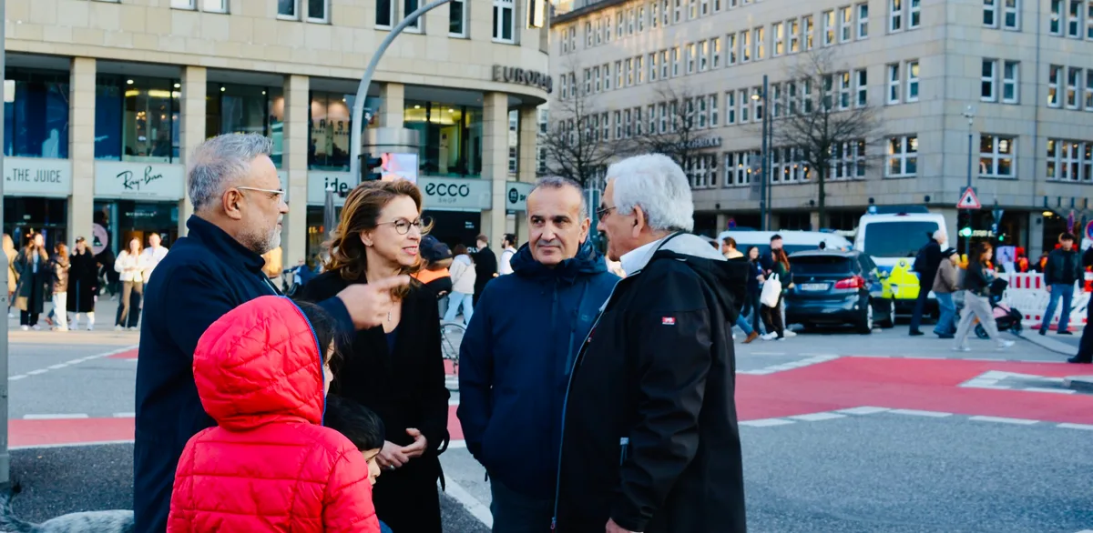 DSC_0714-1024x500 Hamburg’da Demokrasi ve Adalet İçin Dayanışma Gösterisi Düzenlendi