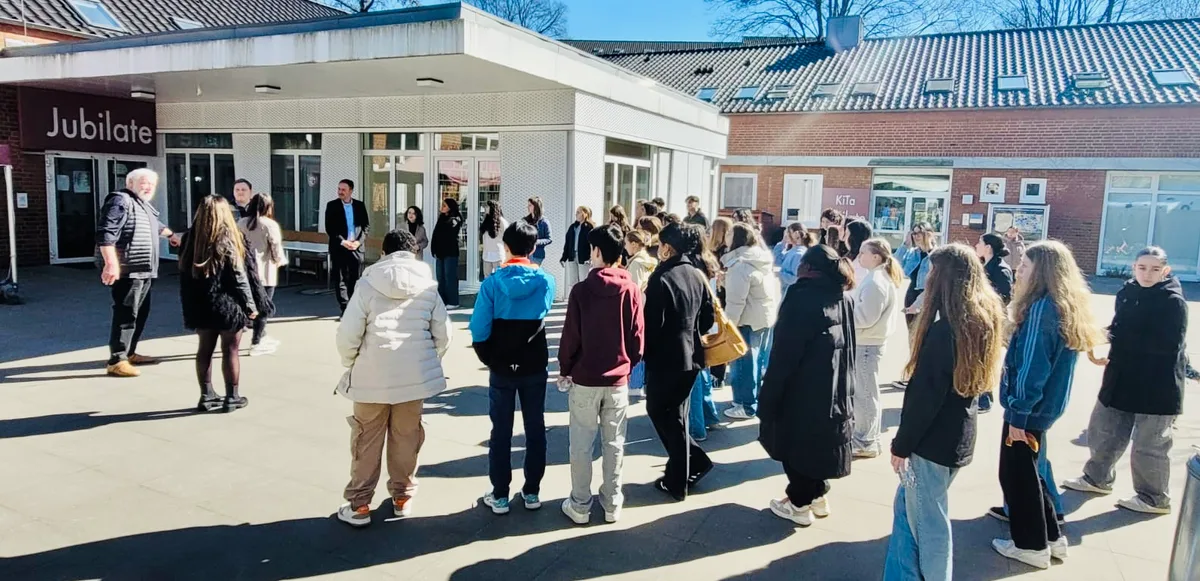 Abgeordneter Barış Öneş bietet Schülern Einblick in Berufe