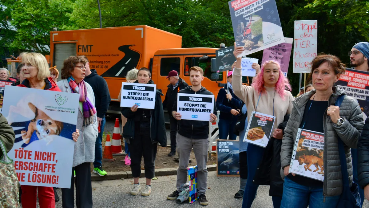 Hamburger Protest gegen die Tötung von Tieren in der Türkei