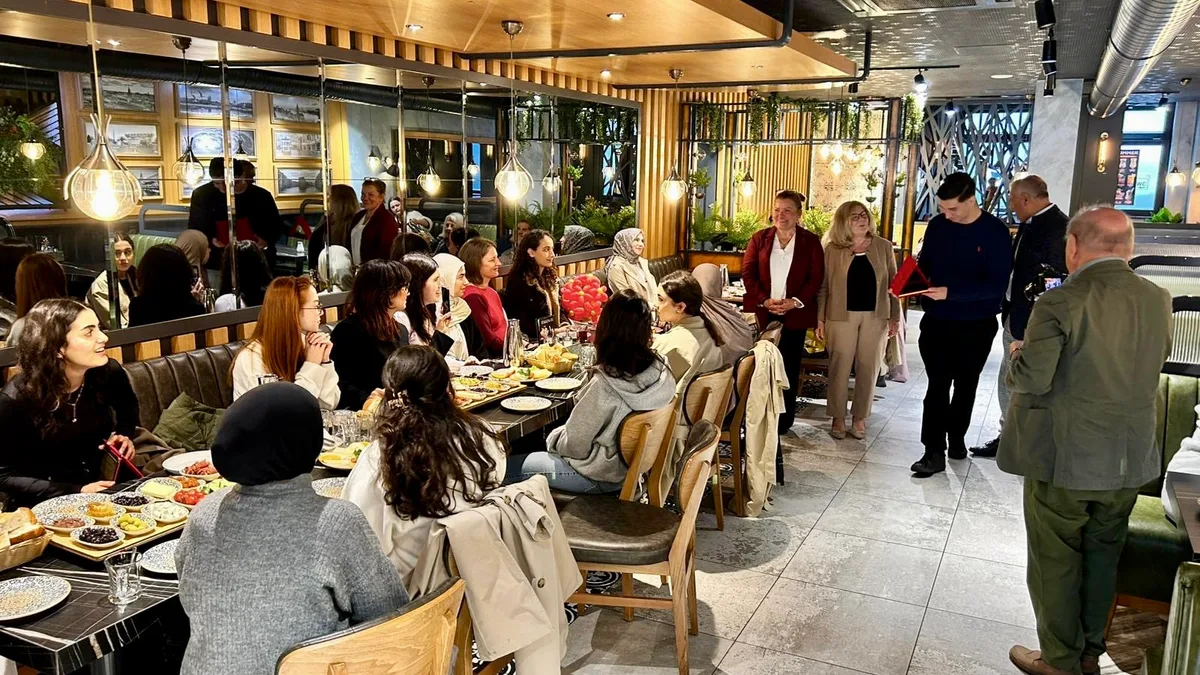 Goruntu-39-1024x576 Hamburg’da Türkçeye Bağlılık Ödüllendirildi