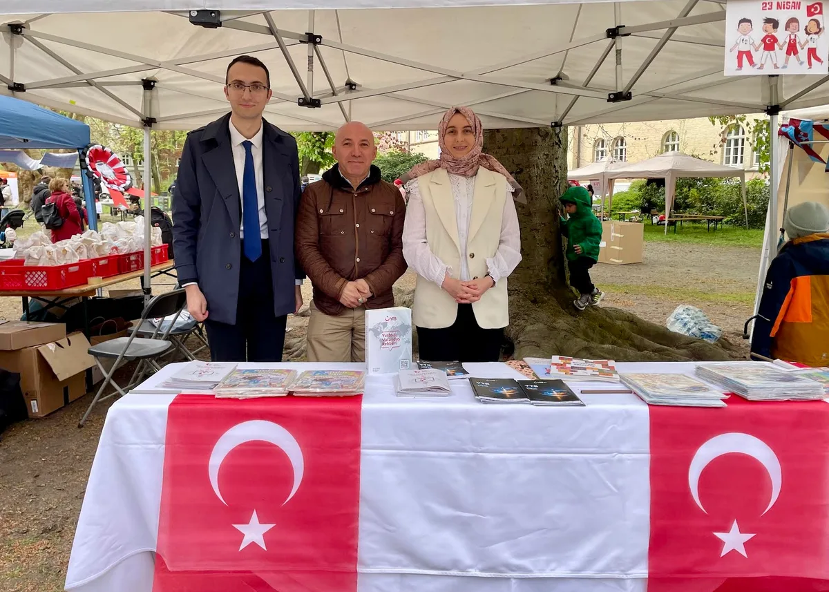 0-6-1024x731 Hamburg’da Binlerce Kişi 23 Nisan Kutlamasında Buluştu