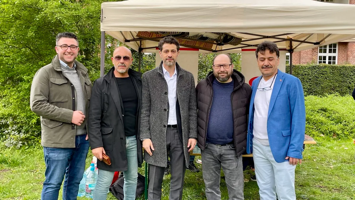 0-8-1-1024x576 Hamburg’da Binlerce Kişi 23 Nisan Kutlamasında Buluştu