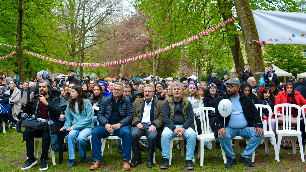 DSC_0388-1024x576 Hamburg’da Binlerce Kişi 23 Nisan Kutlamasında Buluştu