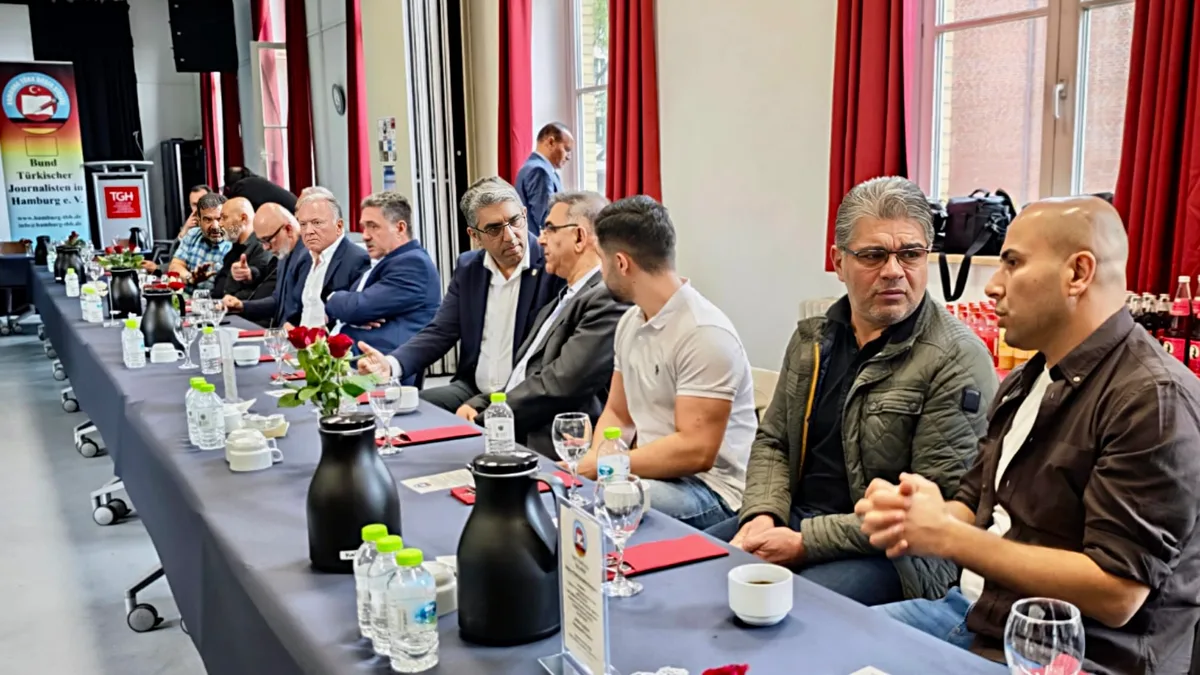 PHOTO-2026-04-20-16-20-22-1024x576 Hamburg’da Medya ve İş Dünyasından Önemli Buluşma