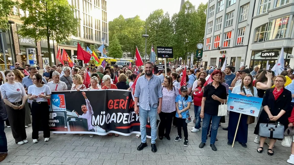 Hamburg: Kundgebung für Demokratie und den Willen des Volkes