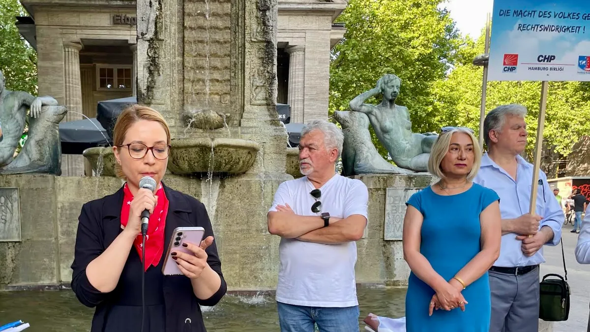Hamburg: Kundgebung für Demokratie und den Willen des Volkes