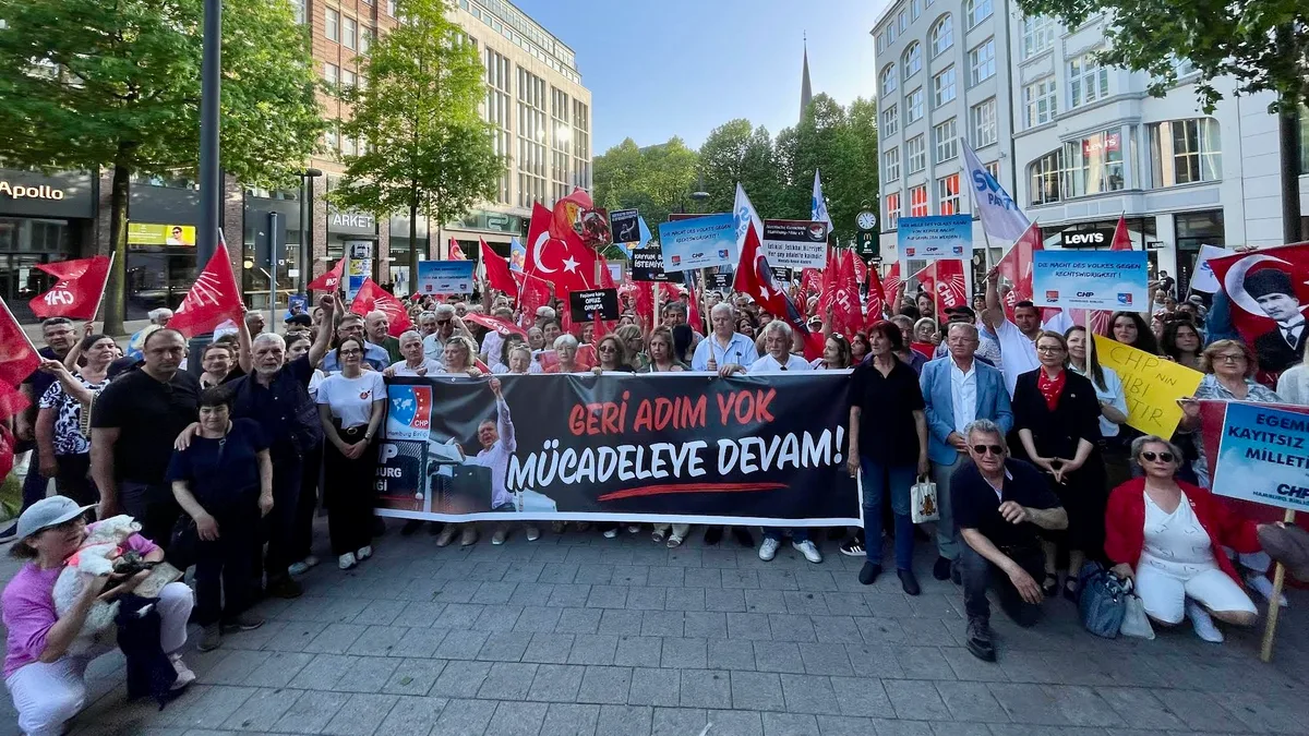 Hamburg: Kundgebung für Demokratie und den Willen des Volkes