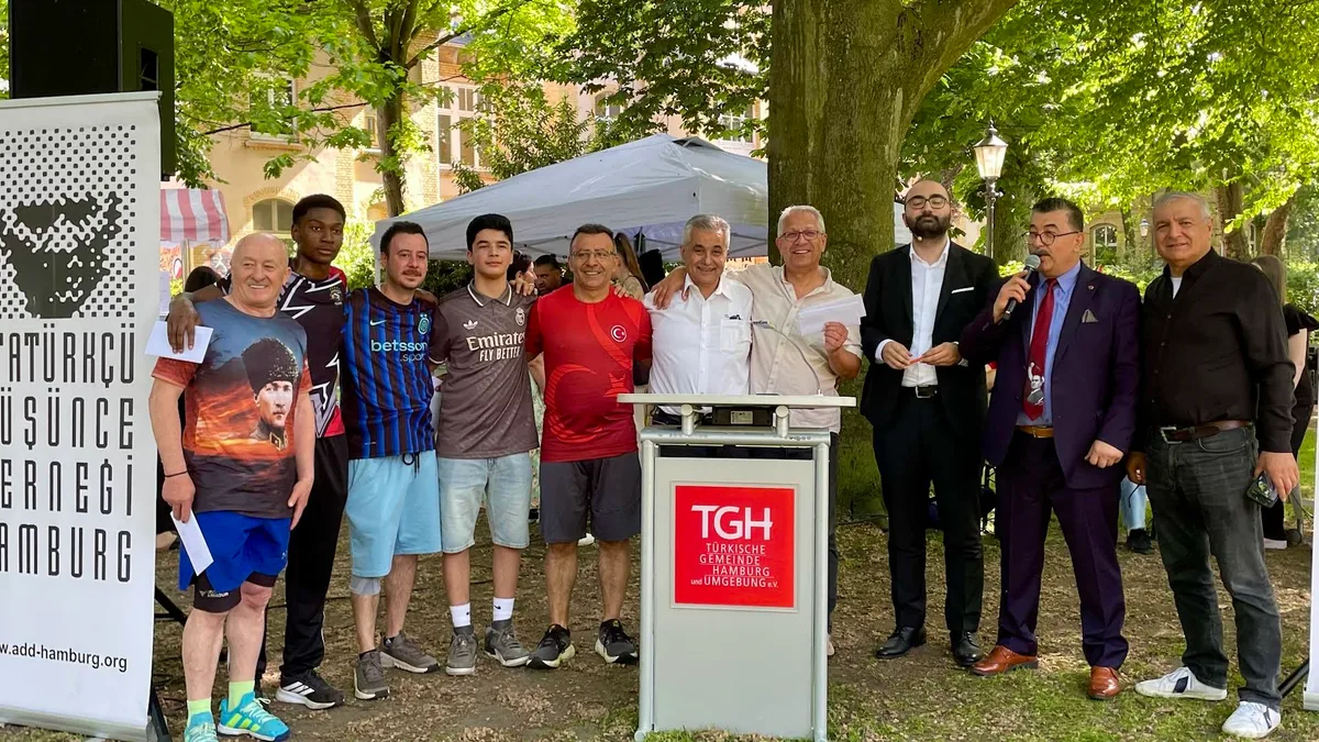 0-5-1050x590 Hamburg’da 19 Mayıs Gençlik ve Spor Bayramı Coşkusu Yaşandı