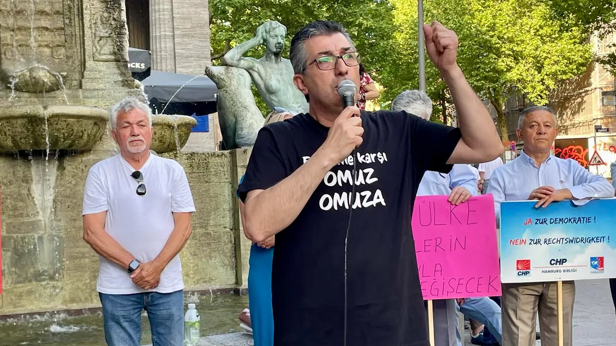 Hamburg: Kundgebung für Demokratie und den Willen des Volkes